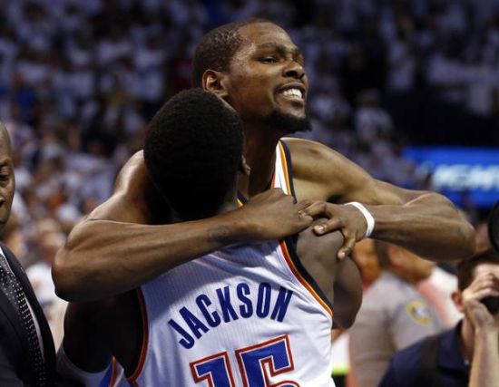 边后卫内收 边后卫内收